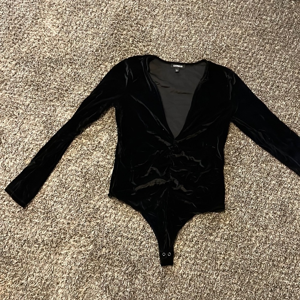 One piece low cut express top size m